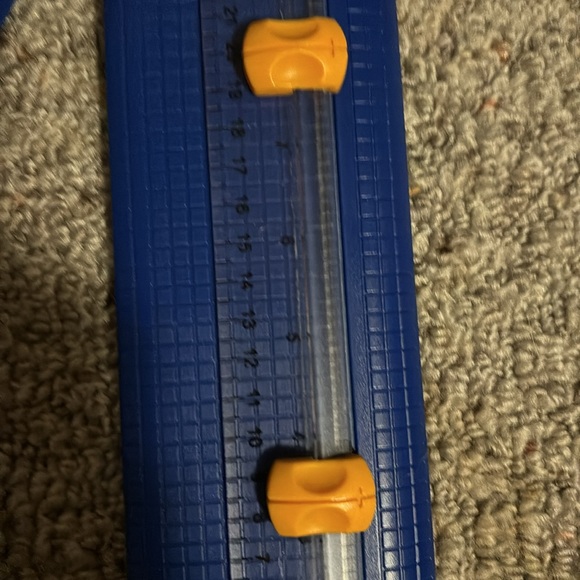 Paper cutter with dual cutters. - Picture 2 of 2